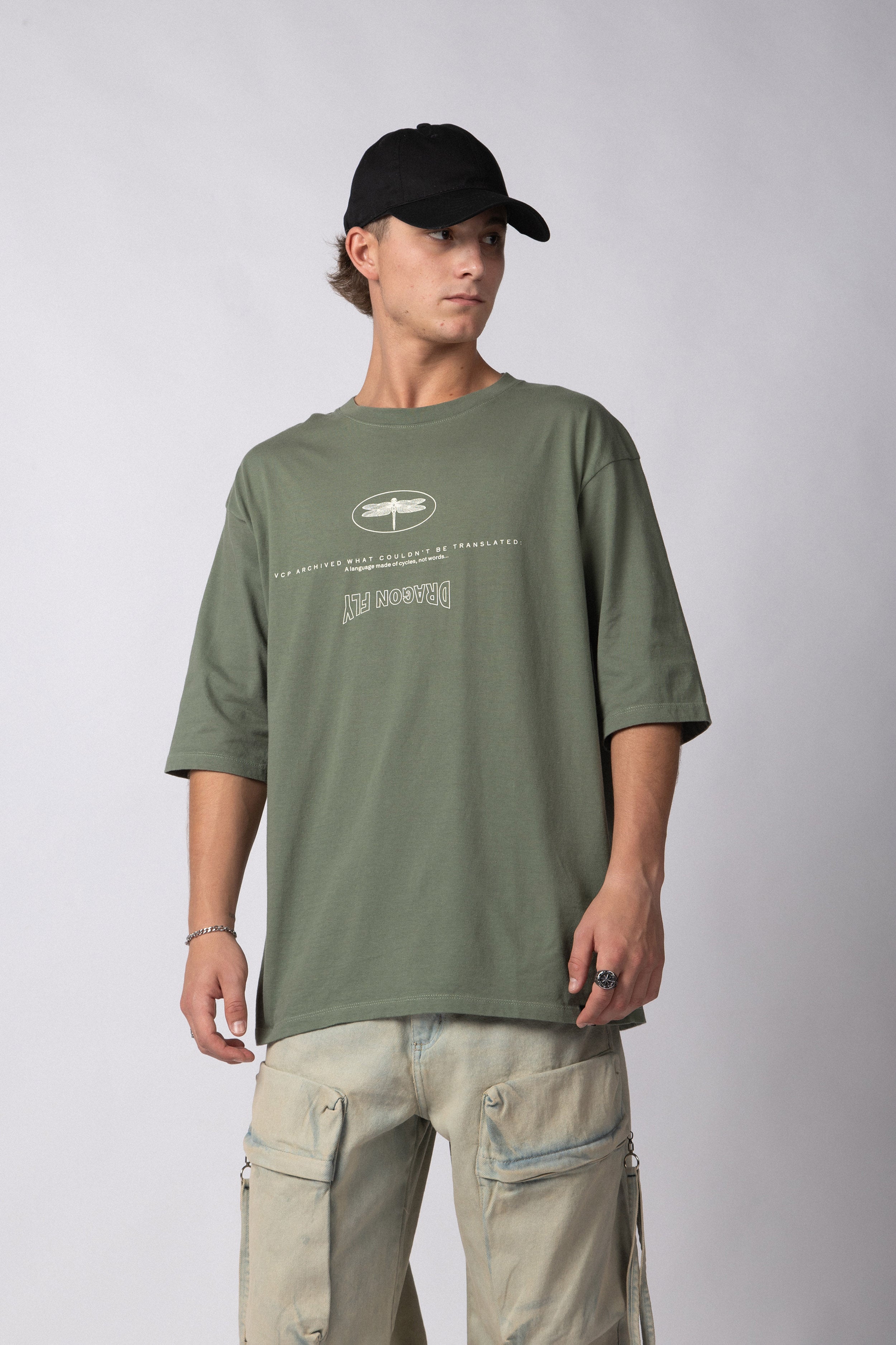 REMERA OVER TAZ WINGS MILITAR