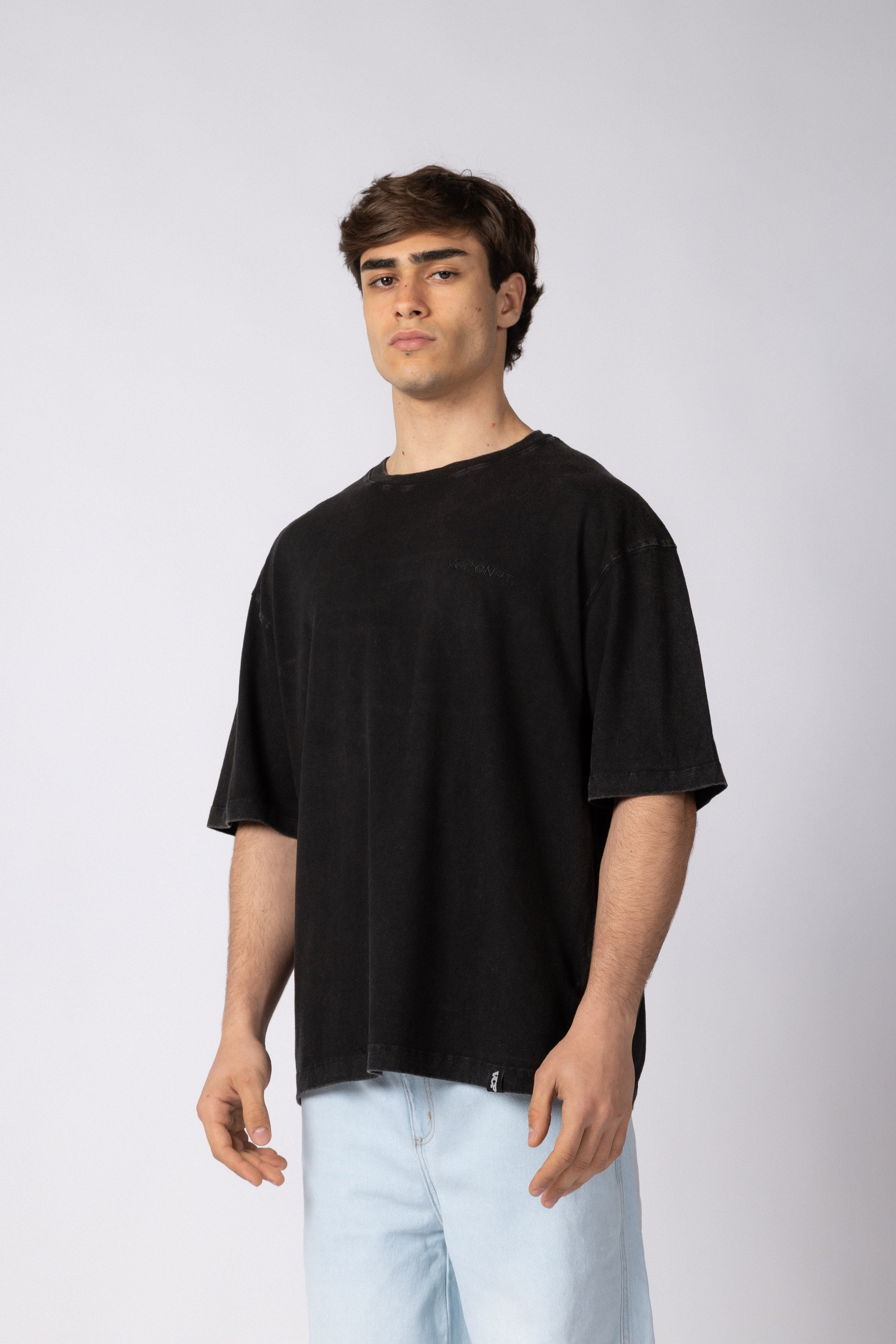 REMERA LTS SIGN NEGRA